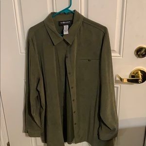 Long sleeved Button down women’s shirt. Size 20W